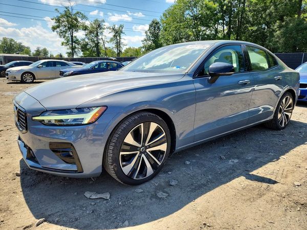 2022 VOLVO S60