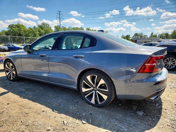 2022 VOLVO S60