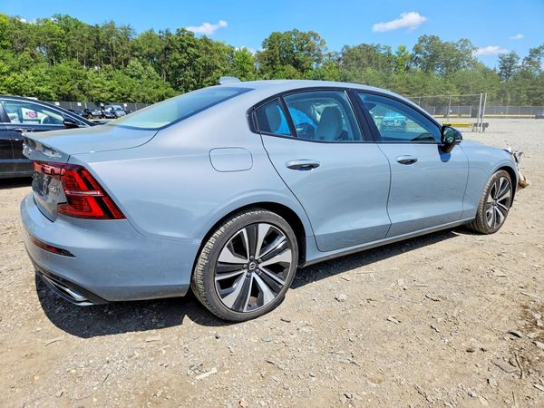 2022 VOLVO S60