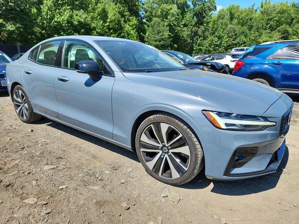 2022 VOLVO S60