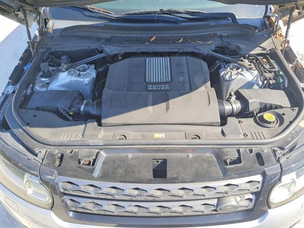 2014 LAND ROVER RANGEROVER SE — Engine bay