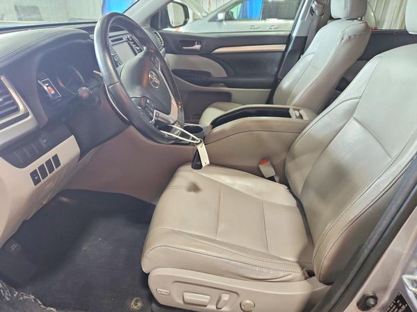 2016 TOYOTA HIGHLANDER
