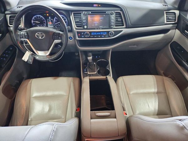 2016 TOYOTA HIGHLANDER