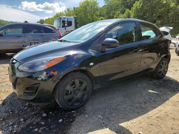 2013 MAZDA MAZDA2