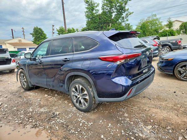 2021 TOYOTA HIGHLANDER XLE
