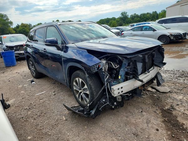 2021 TOYOTA HIGHLANDER XLE