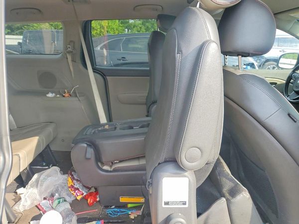 2016 KIA SEDONA LX - Middle-low