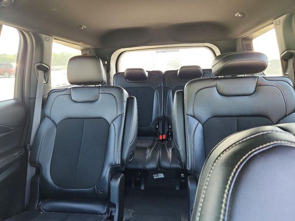 2023 JEEP GRAND CHEROKEE L LAREDO 4X2