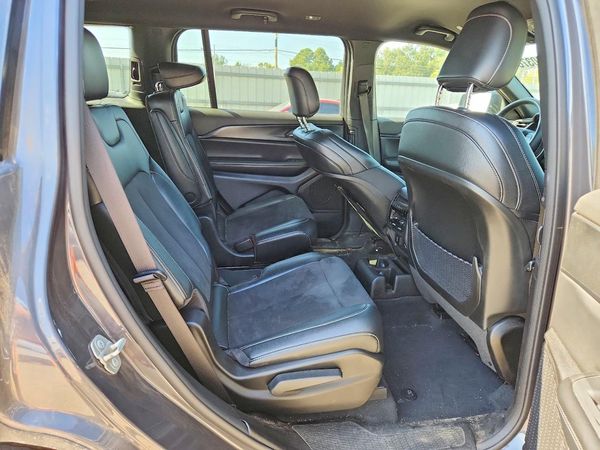 2023 JEEP GRAND CHEROKEE L LAREDO 4X2