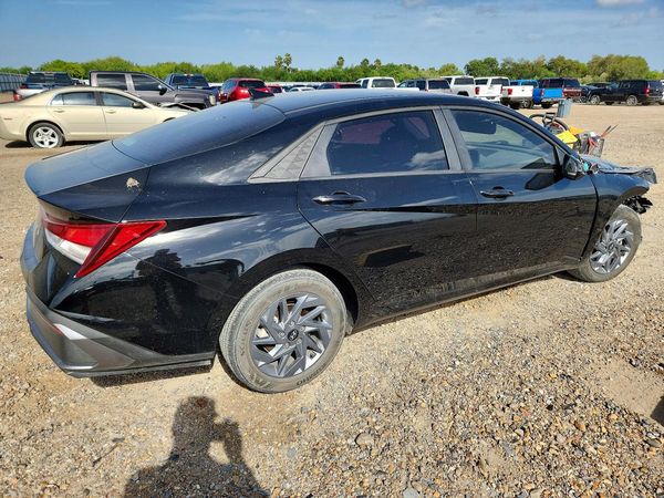 2024 HYUNDAI ELANTRA