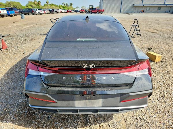2024 HYUNDAI ELANTRA