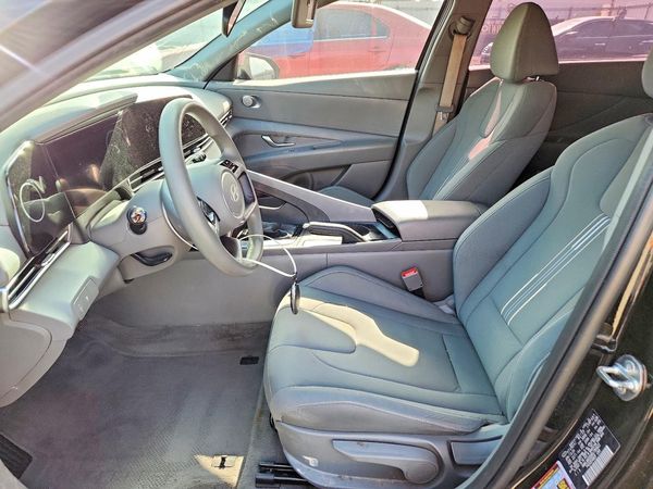 2024 HYUNDAI ELANTRA