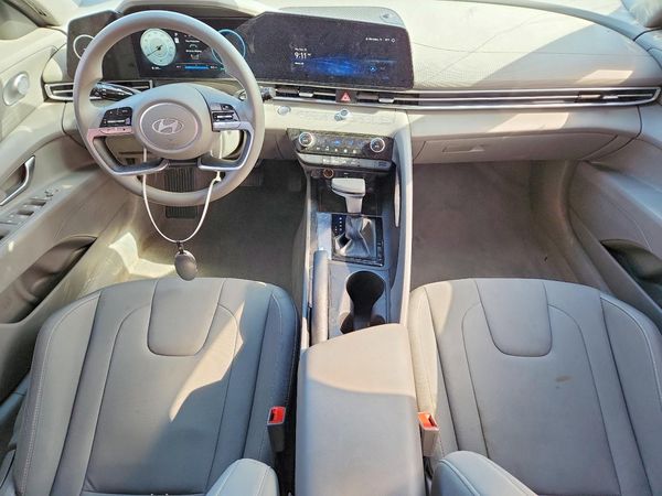 2024 HYUNDAI ELANTRA