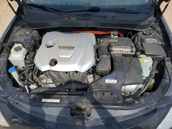 2014 HYUNDAI SONATA Hybrid/ Hybrid Limited — Engine bay