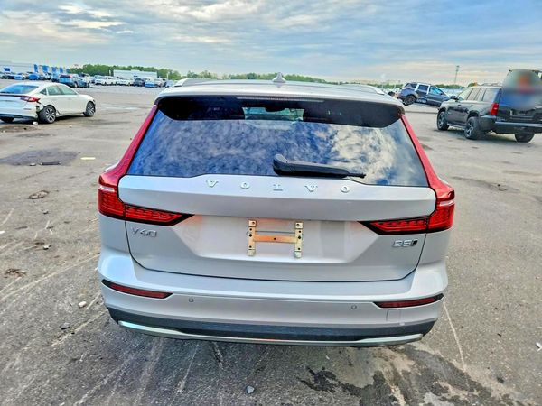 2025 VOLVO V60