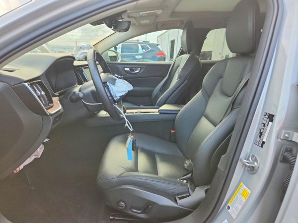 2025 VOLVO V60