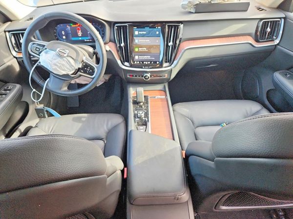 2025 VOLVO V60