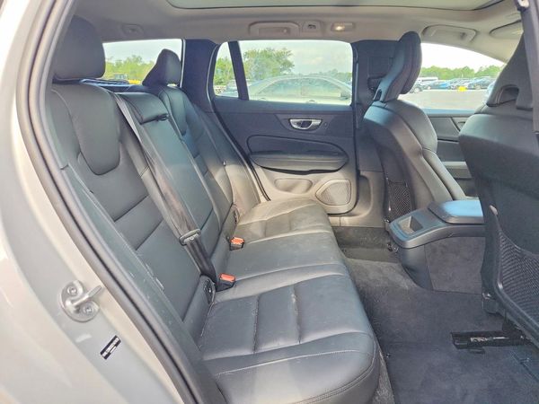 2025 VOLVO V60