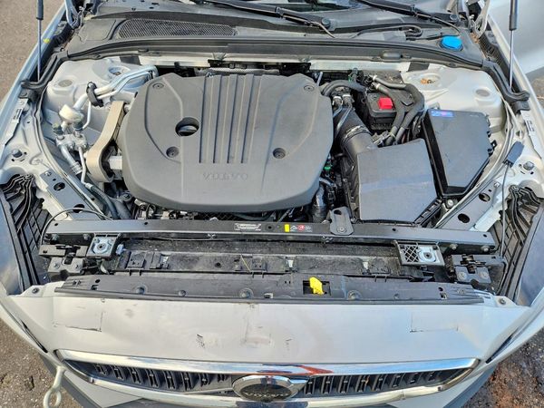 2025 VOLVO V60