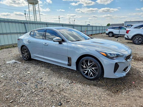 2022 KIA STINGER