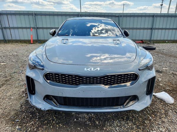 2022 KIA STINGER
