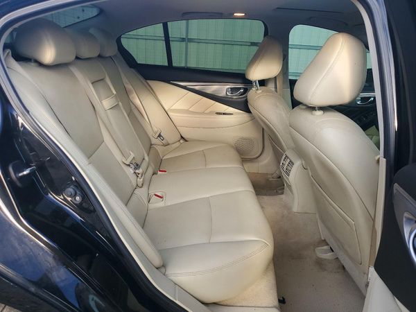2015 INFINITI Q50