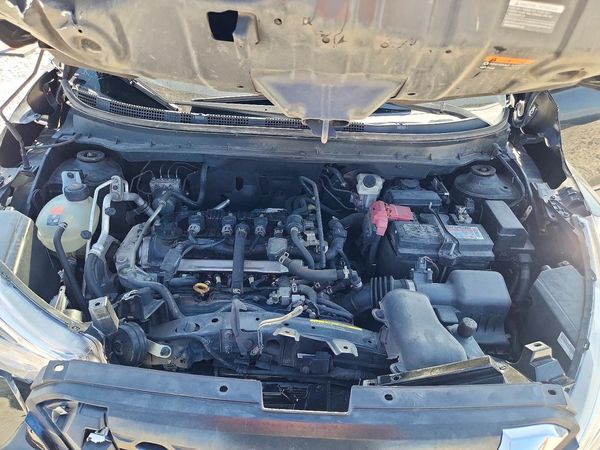 2020 NISSAN KICKS — Engine bay