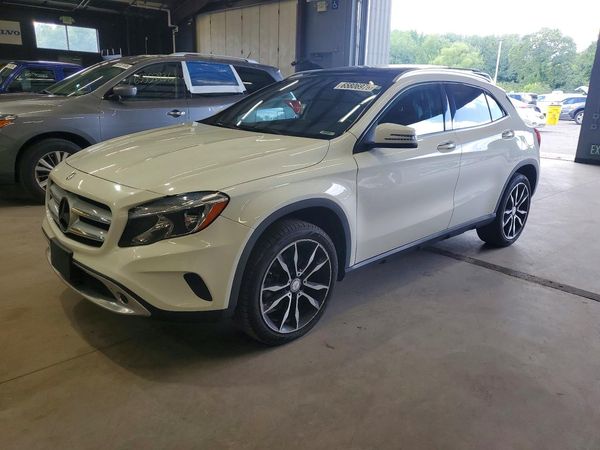 2017 MERCEDES-BENZ GLA GLA250 — Front 3/4