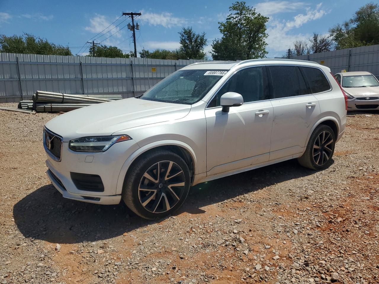 2020 VOLVO XC90 Momentum