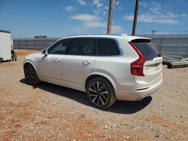 2020 VOLVO XC90 Momentum