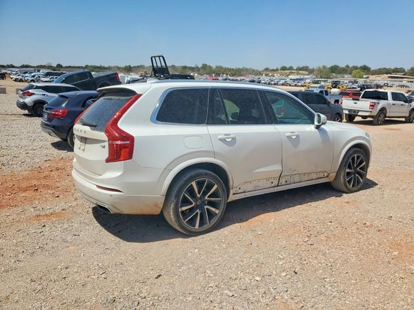 2020 VOLVO XC90 Momentum