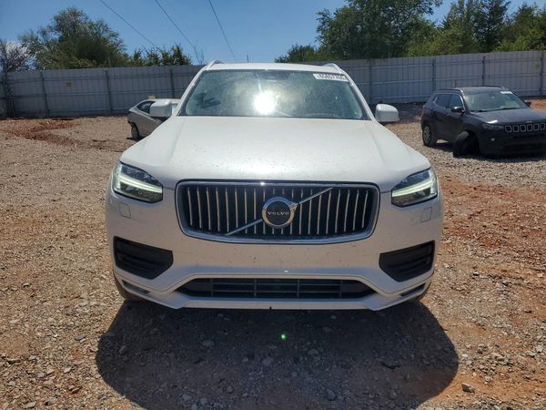 2020 VOLVO XC90 Momentum
