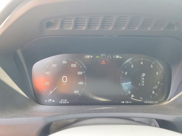 2020 VOLVO XC90 Momentum