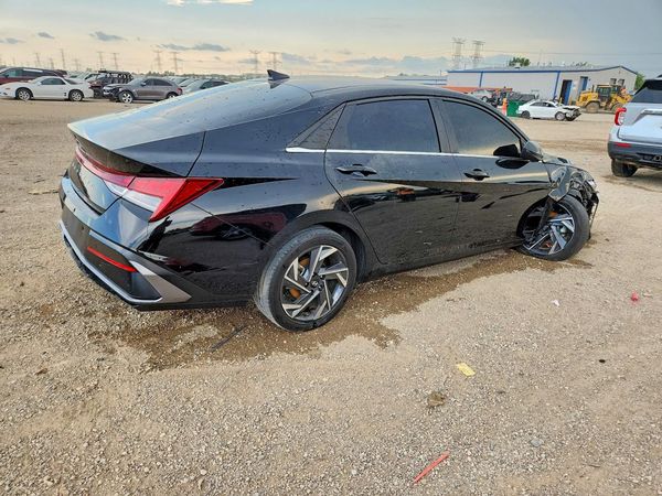 2024 HYUNDAI ELANTRA
