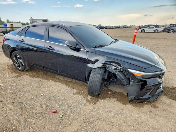 2024 HYUNDAI ELANTRA