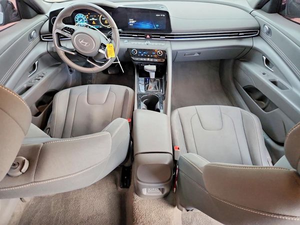 2024 HYUNDAI ELANTRA