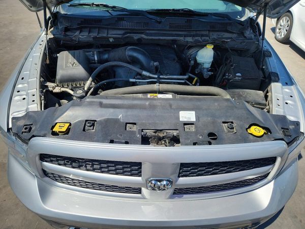 2014 RAM 1500 SLT CREW CAB 4X2
