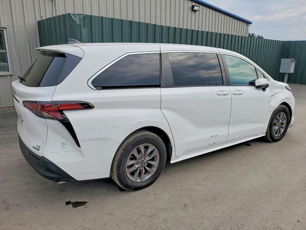 2022 TOYOTA SIENNA LE