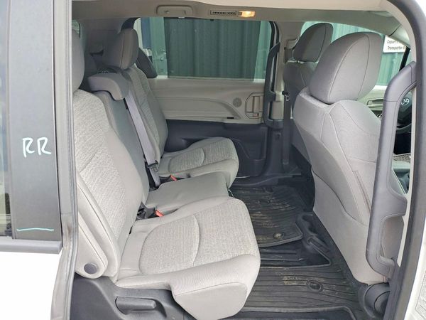 2022 TOYOTA SIENNA LE