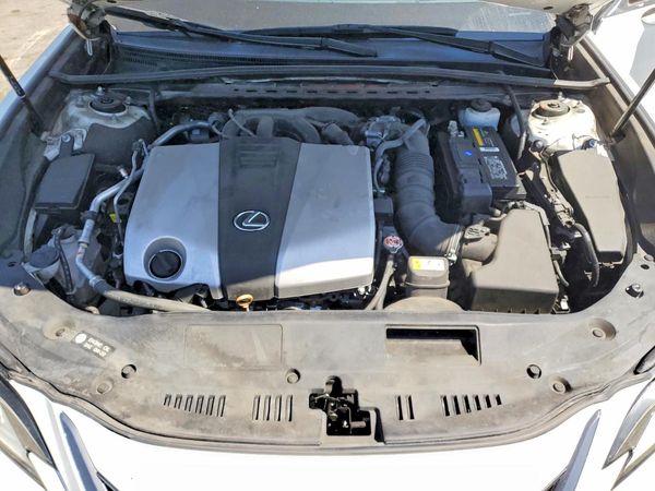 2019 LEXUS ES