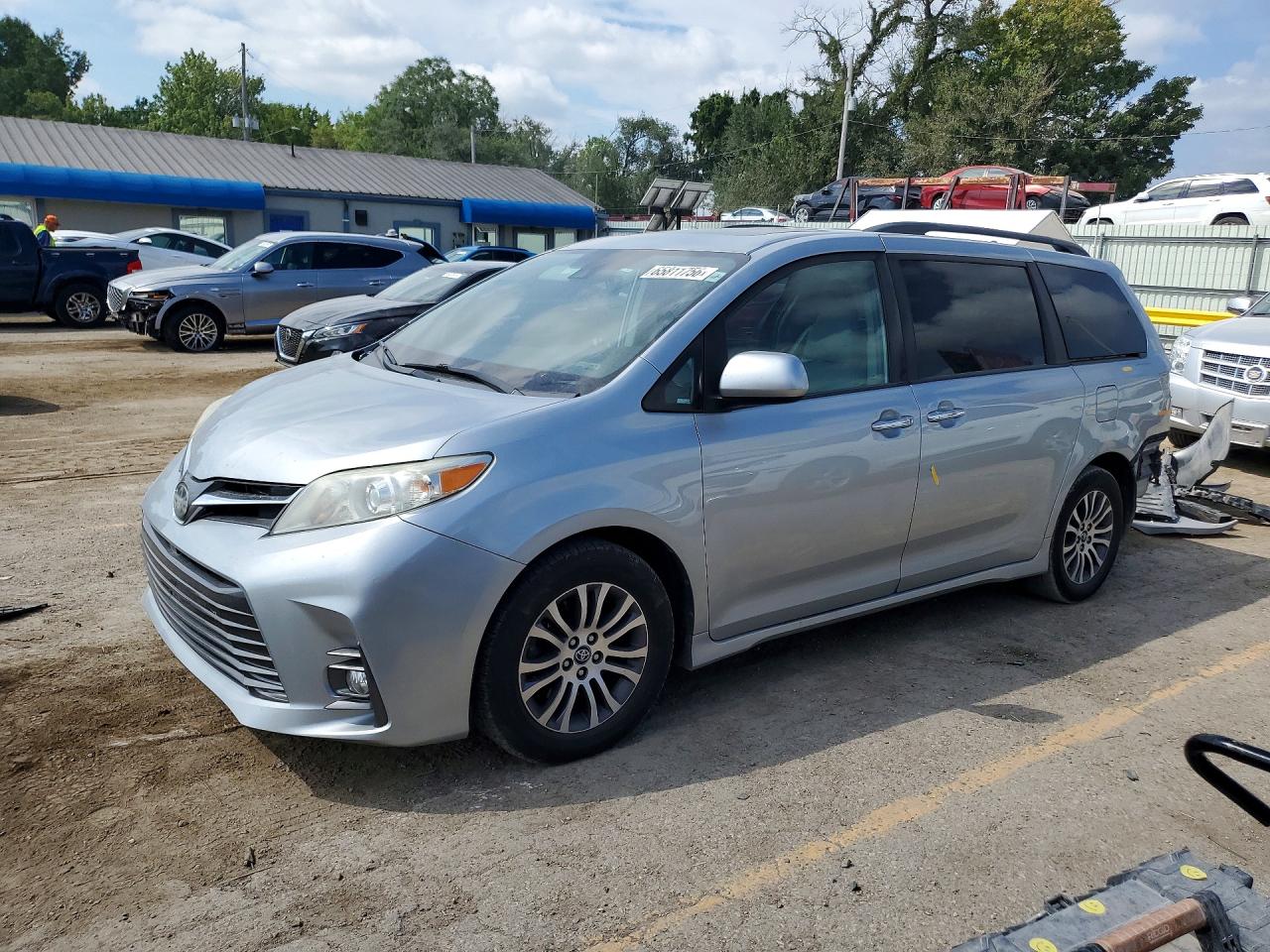 2019 TOYOTA SIENNA