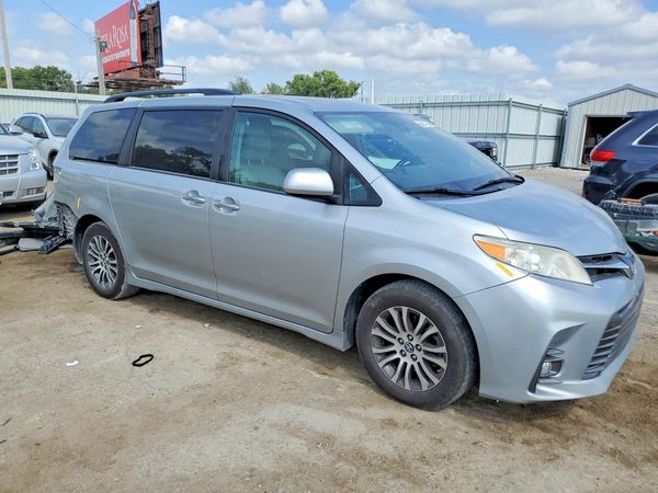 2019 TOYOTA SIENNA