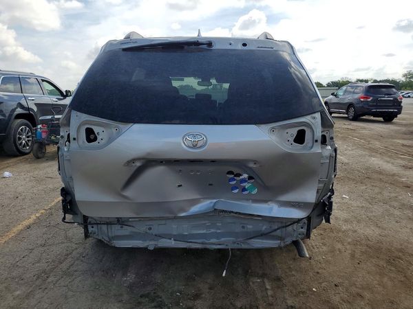 2019 TOYOTA SIENNA