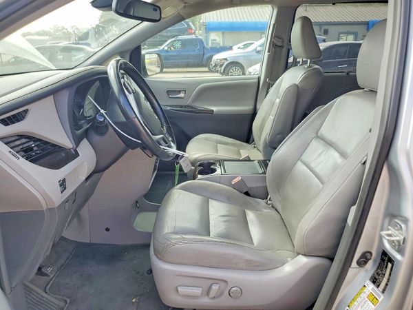 2019 TOYOTA SIENNA
