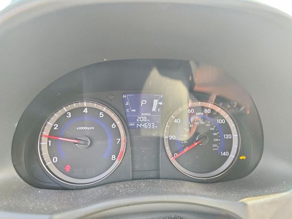 2012 HYUNDAI ACCENT GLS (Middle grade)
