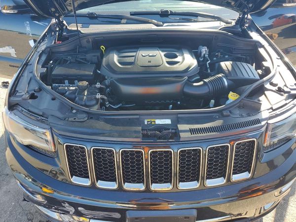2016 JEEP CHEROKEE Overland — Engine bay