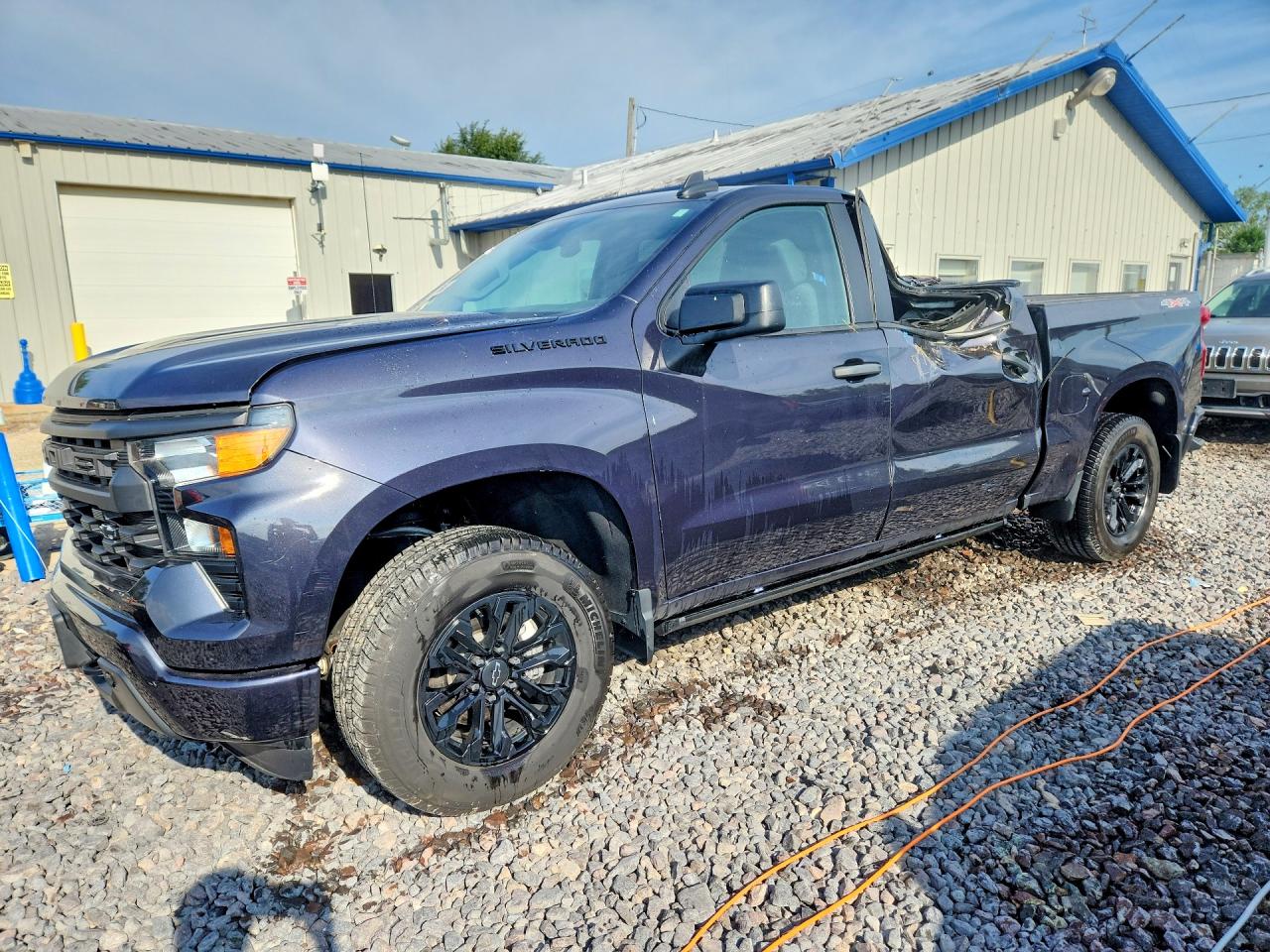 2023 CHEVROLET SILVERADO Custom — Front 3/4