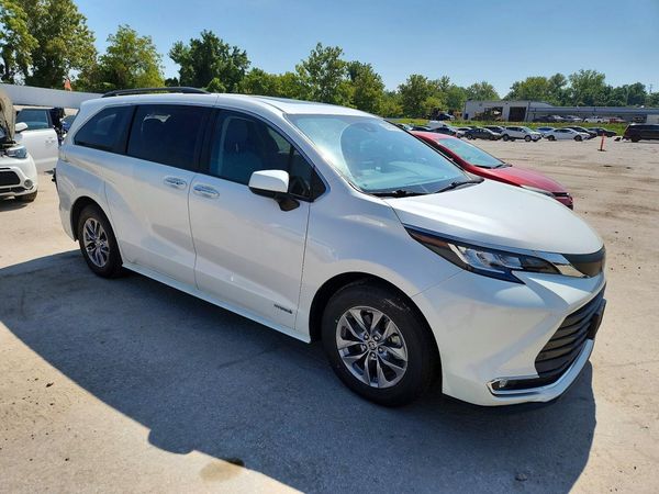 2021 TOYOTA SIENNA