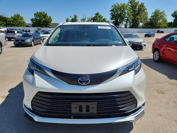 2021 TOYOTA SIENNA
