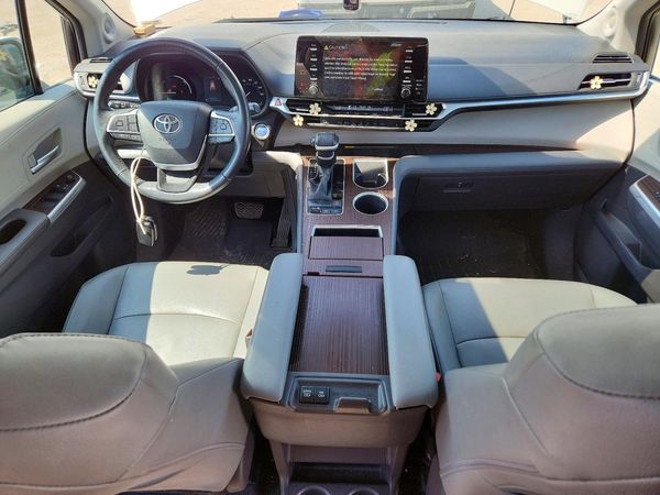 2021 TOYOTA SIENNA
